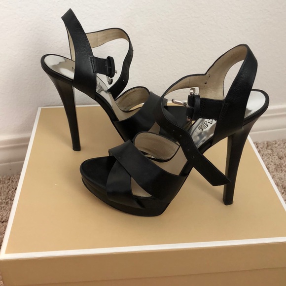 Michael Kors heels ๐ - Picture 3 of 7